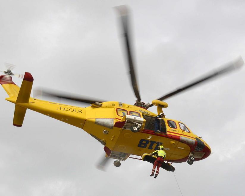 Moto contro auto alla Feniglia, grave un 42enne dell’Argentario 