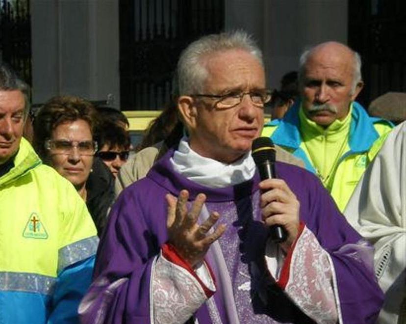 L’appello-strigliata di don Paolo al sindaco grillino: «Caro Filippo, da lunedì inizia a governare» 