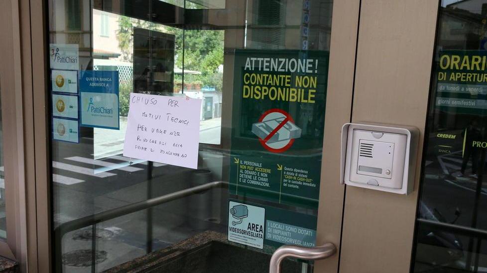 Non trova lavoro, rapina una banca e viene subito preso