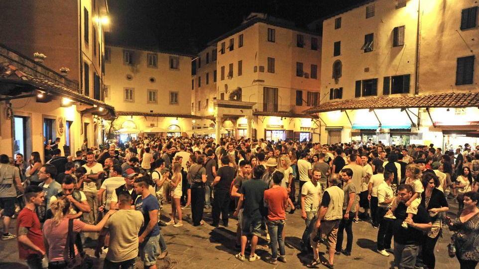 Troppi tavolini, multati otto esercenti