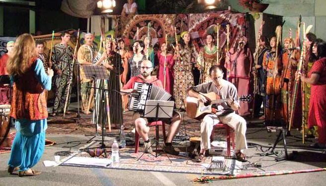 I Manetti suonano tra richiami indigeni e sound tecnologici