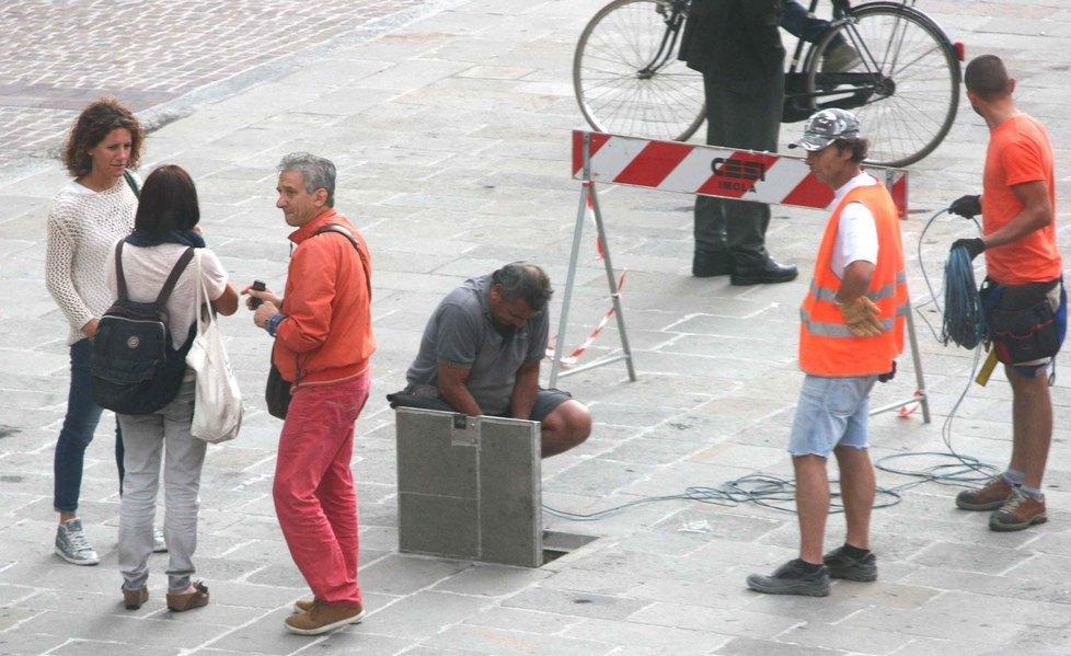 Intervento elettrico in piazza Trento Trieste per dare l’energia ai chioschi del festival