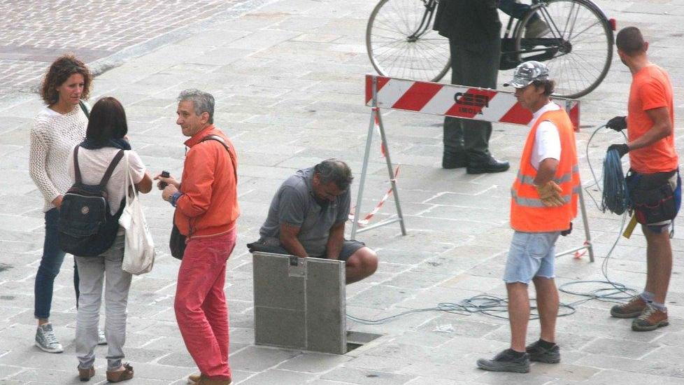 Intervento elettrico in piazza Trento Trieste per dare l’energia ai chioschi del festival
