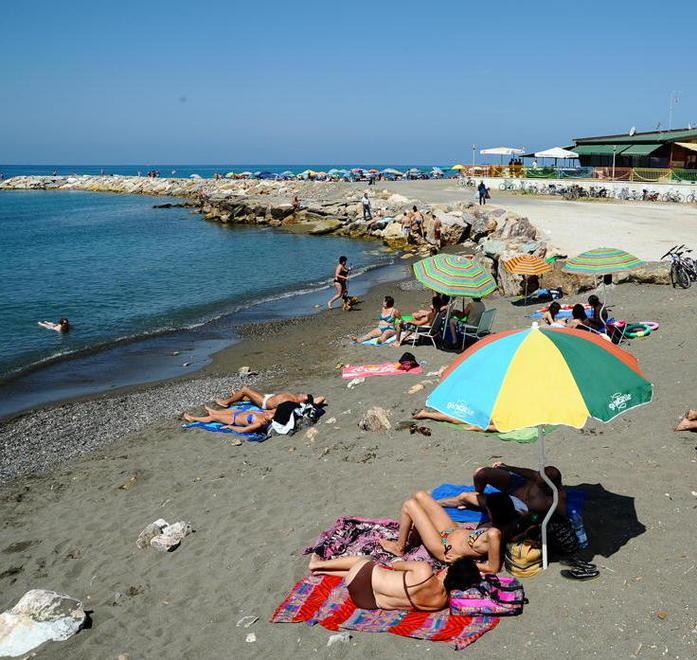 Bagni aperti in autunno per alleggerire la crisi 