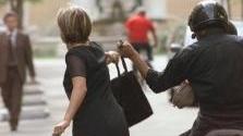 Bloccato lo scippatore seriale in centro