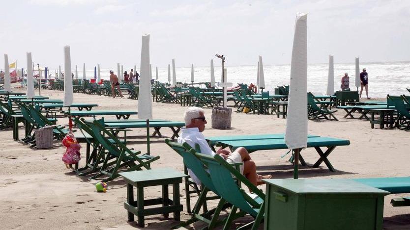 Estate povera e bagnata Il mare non basta più