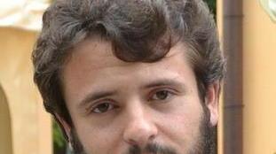«Con la fascia non entri» Il prete “caccia” il sindaco