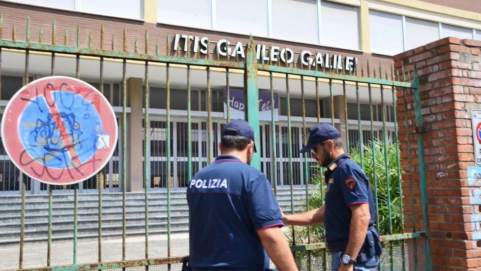Ladri di spiccioli in tre scuole