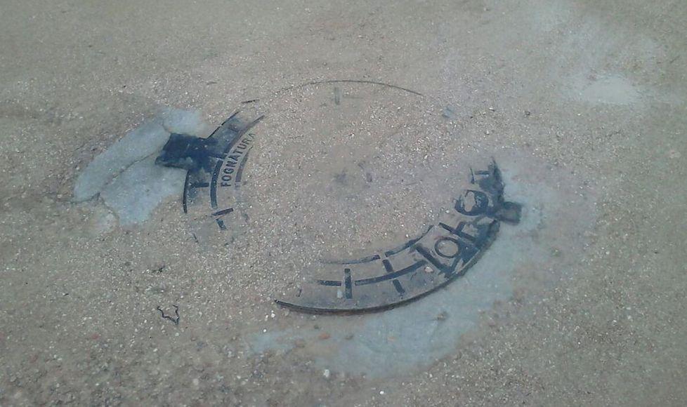 Un guasto nella rete fognaria: liquami nello stagno e in mare