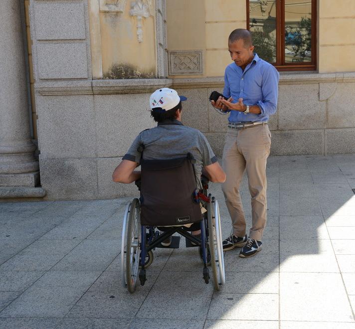 Disabile sulla carrozzina vuol darsi fuoco: fermato 