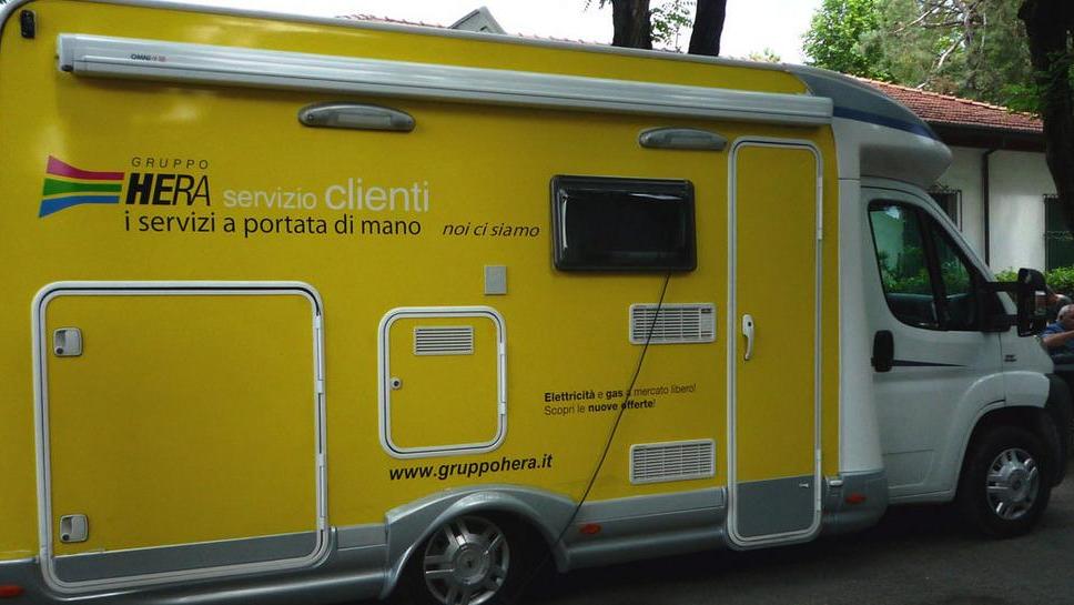 Le pratiche per le bollette al camper mobile di Hera