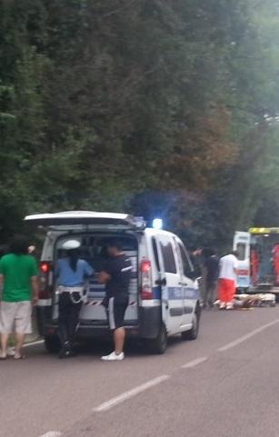 Via Montanara uno schianto tra auto e moto