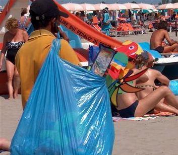 Scarpe e capi contraffatti sequestrati a Portogaribaldi 