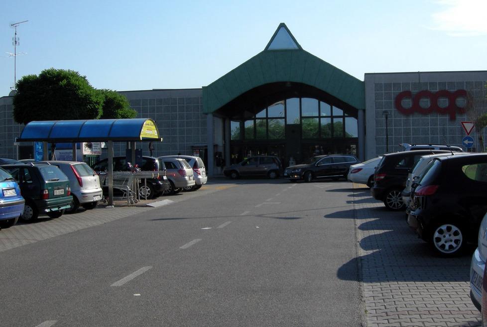 Merce sotto il giubbotto Colti sul fatto due operai 