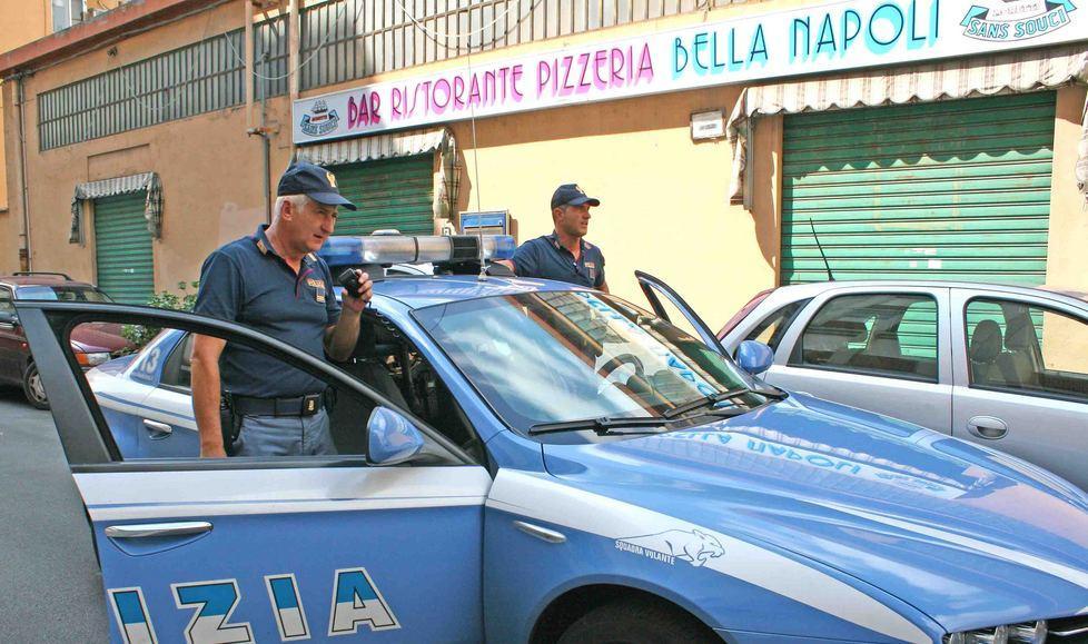 Il frigo pieno di cibarie rubate nella pizzeria 