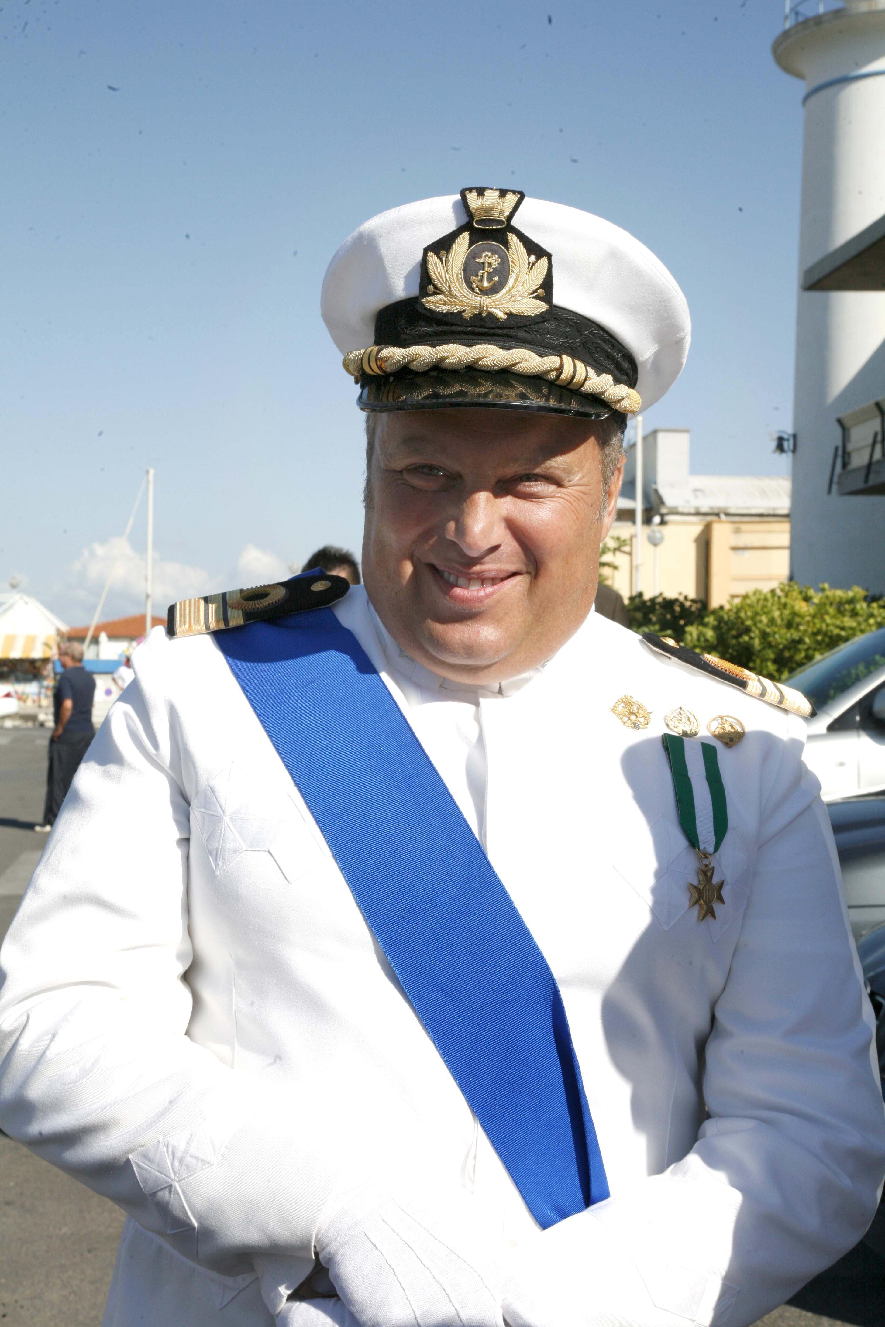 Trasferito il comandante della Capitaneria, scoppia il caso 