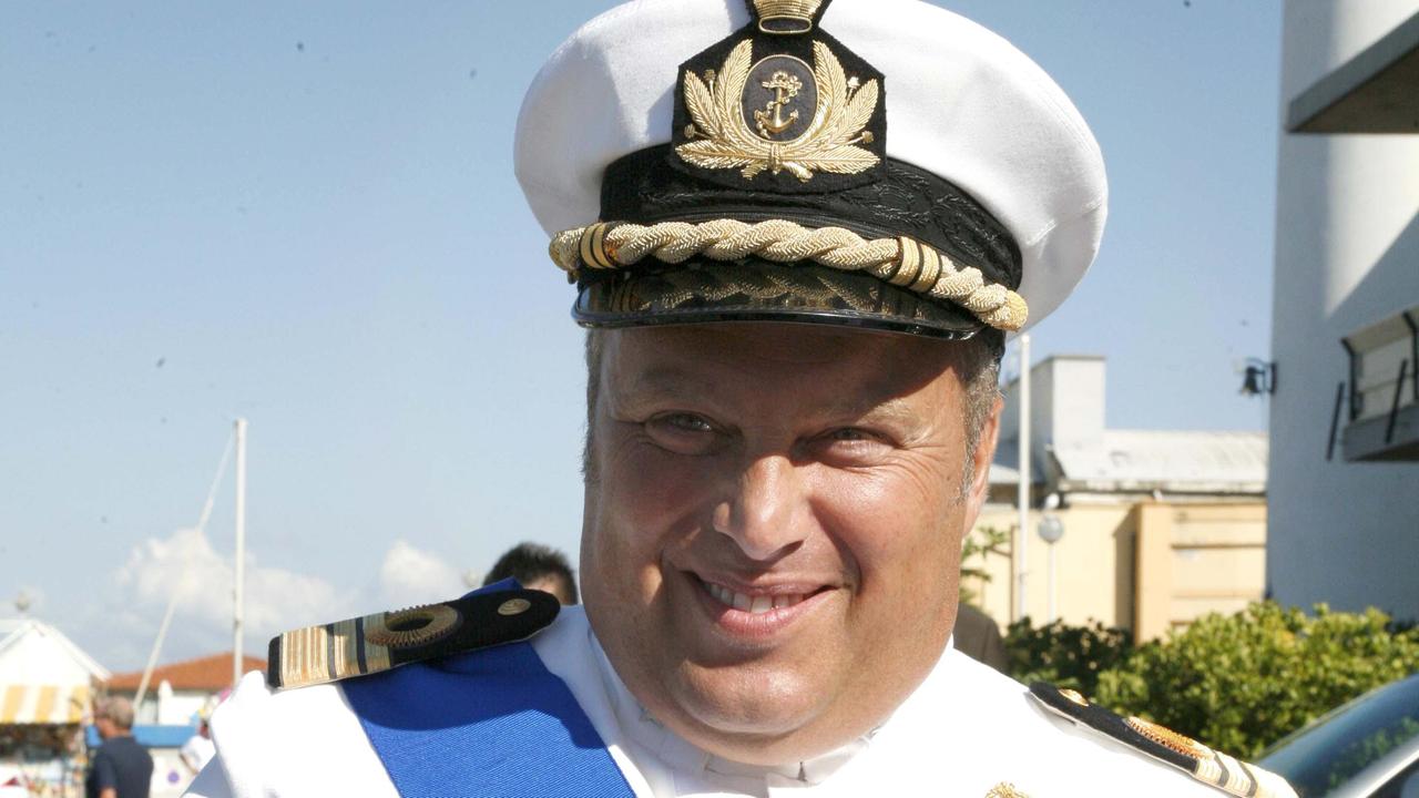 Trasferito il comandante della Capitaneria, scoppia il caso