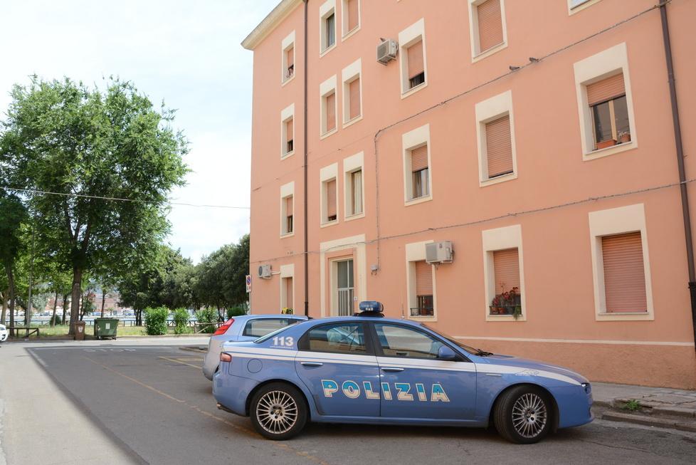 Minaccia la moglie e tiene in casa 300 grammi di tritolo: arrestato 