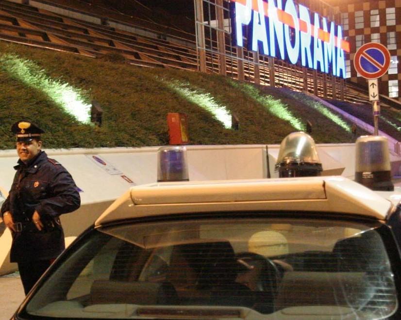 Faceva shopping ai Gigli senza pagare: arrestata 