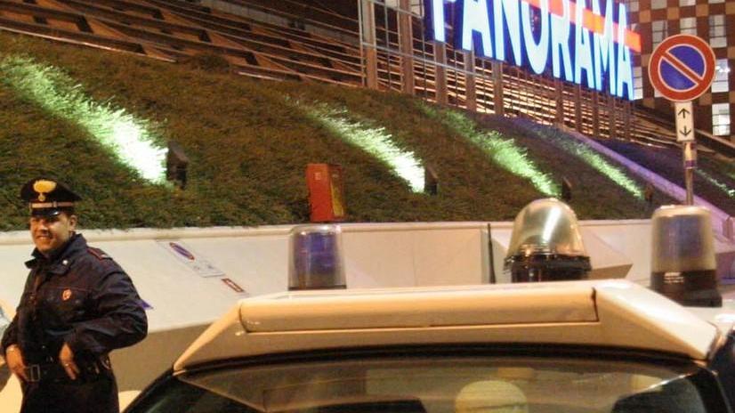 Faceva shopping ai Gigli senza pagare: arrestata