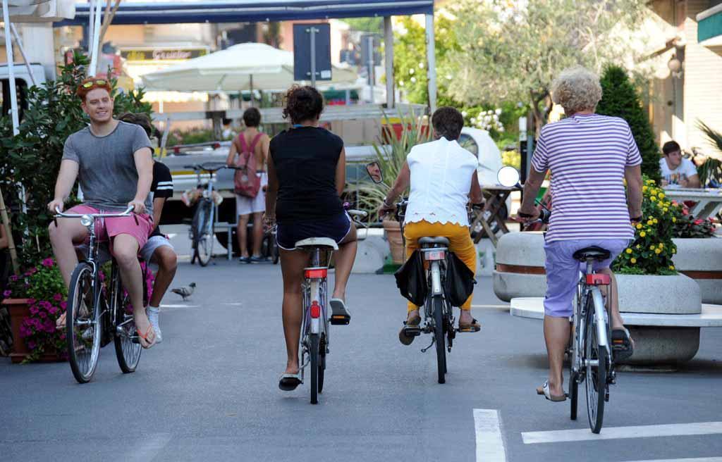 Noi poveri ciclisti nell’arena di asfalto 