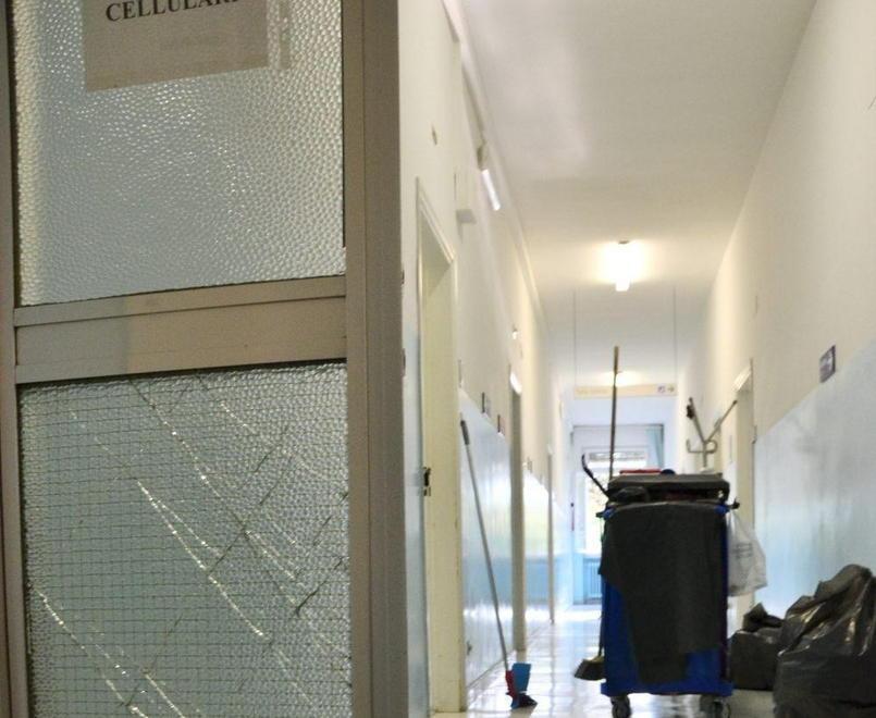 D In Escandescenze In Ospedale Minaccia I Medici E Spacca Una Vetrata 
