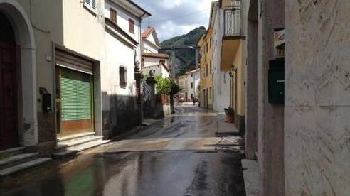 Perdita d’acqua in centro a Bozzano