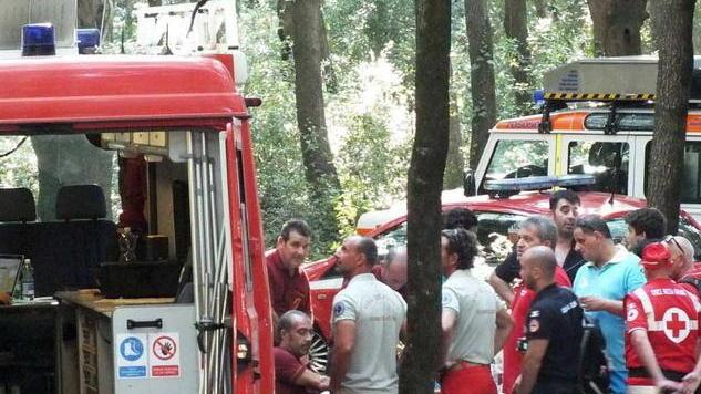 Bimba down si perde nel bosco: salvata