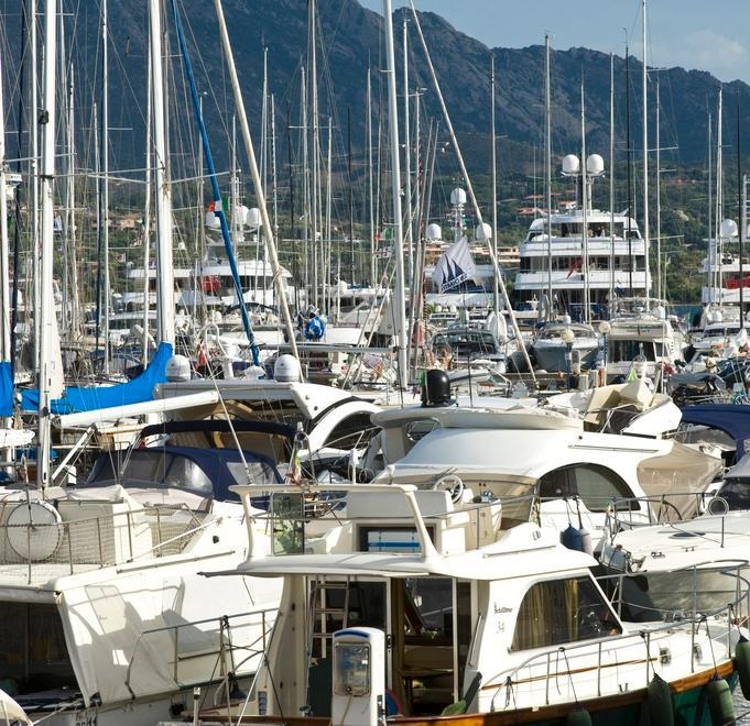 Portisco, su la testa: dopo anni di crisi pienone in banchina 