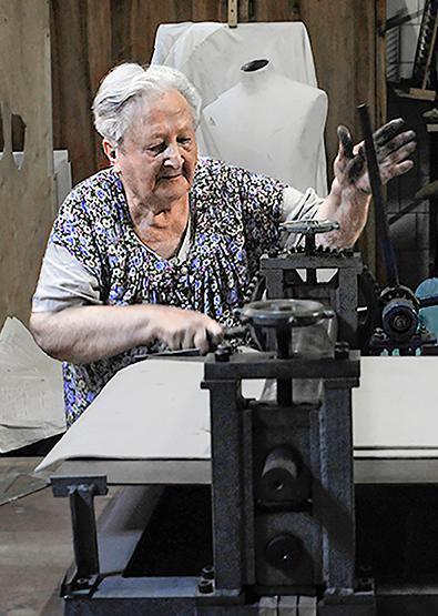 Oggi inaugura la collettiva dedicata all’artista Occari