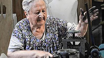 Oggi inaugura la collettiva dedicata all’artista Occari