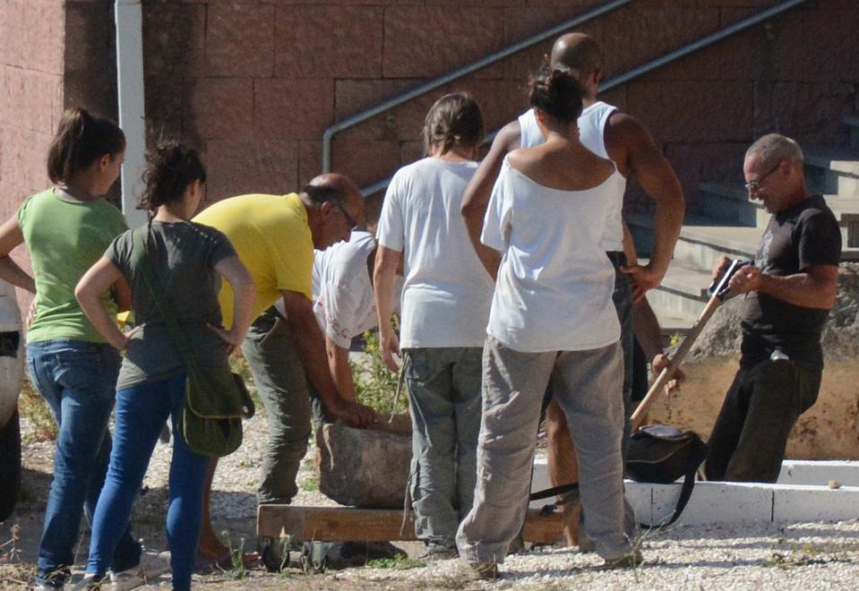 Il tesoro di Mont’e Prama, dalla terra spunta un gigante-arciere 
