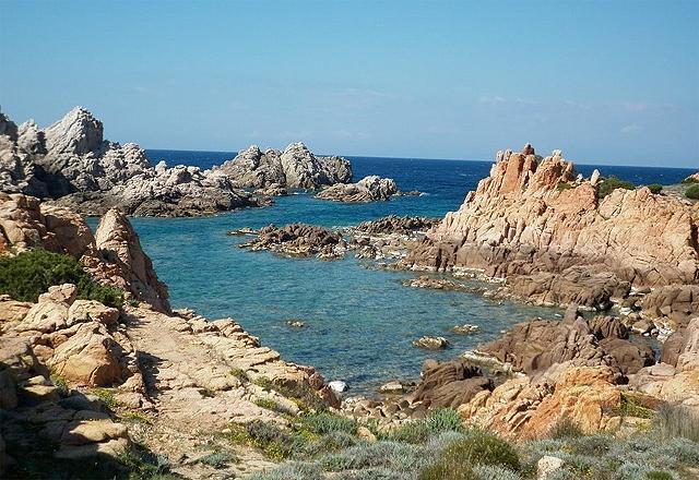 Cala Rossa, un gioiello tra gli scogli del litorale di Trinità D’Agultu 