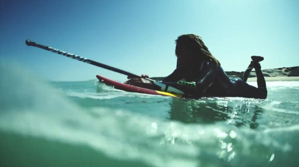 Il nuovo video del surfista cagliaritano Alessandro Piu spopola sul web 