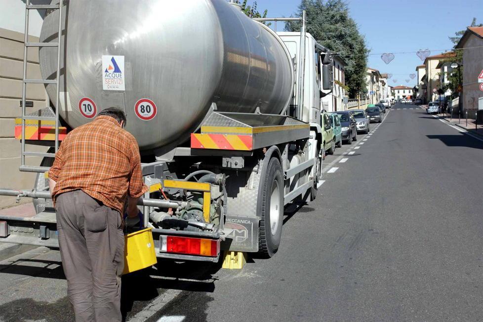 Lavori alla rete idrica, a Certaldo arrivano le autobotti 