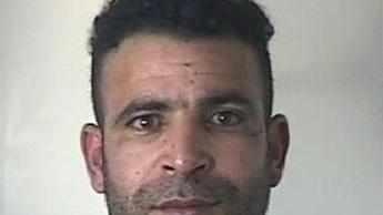 Mezzo etto di coca e 2mila euro: giovane in manette