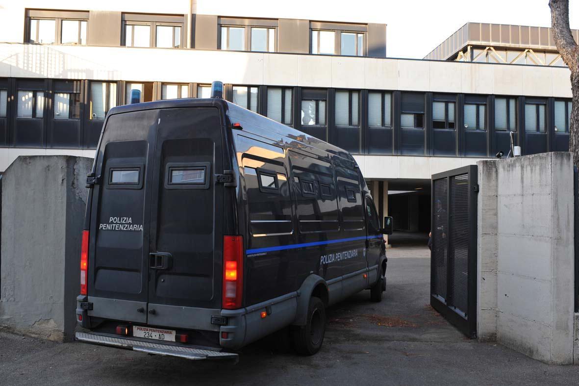 Il super detenuto evade in autogrill, chiesti i danni agli agenti della scorta 