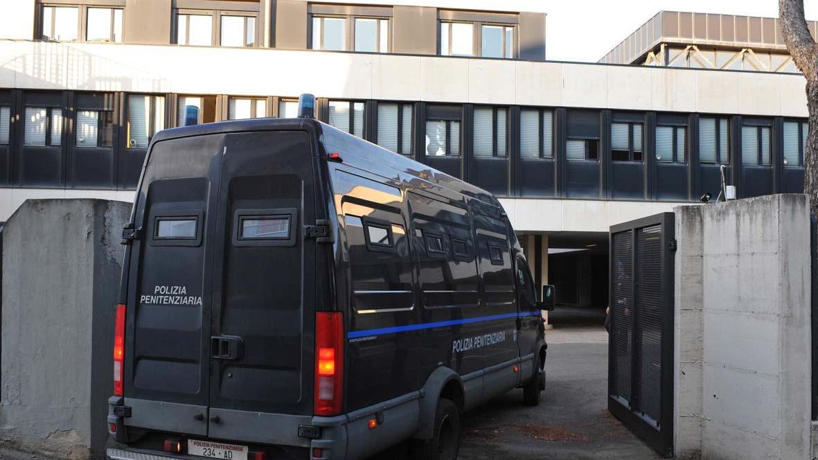 Il super detenuto evade in autogrill, chiesti i danni agli agenti della scorta