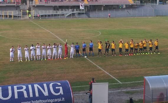 Le formazioni iniziali di Carpi e Parma (Foto www.carpifc1909.net)