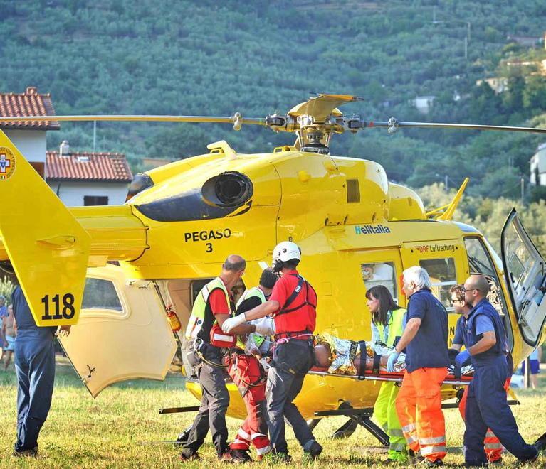 Precipita da una scala in coma artigiano 54enne 