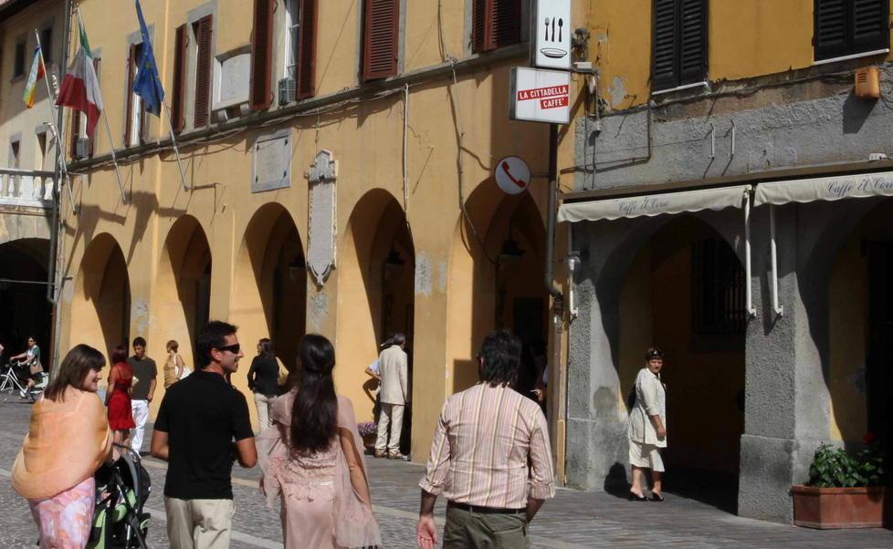 D’agosto? Tutti aperti... per ferie 