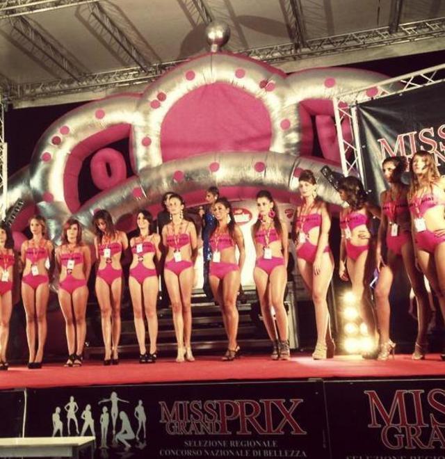 Bellezze in passerella: c’è miss Gran prix