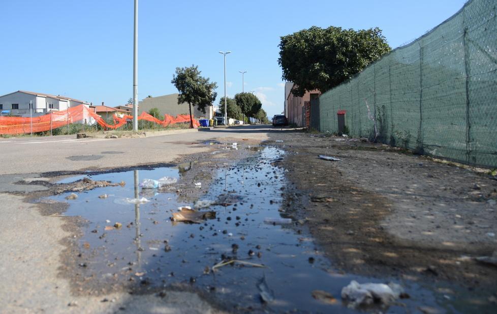 Via Marco Polo, cede la rete idrica e la strada si allaga