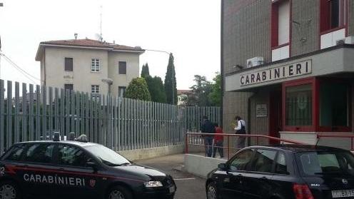 Gonfia assegni dell’amica truffandole 5000 euro
