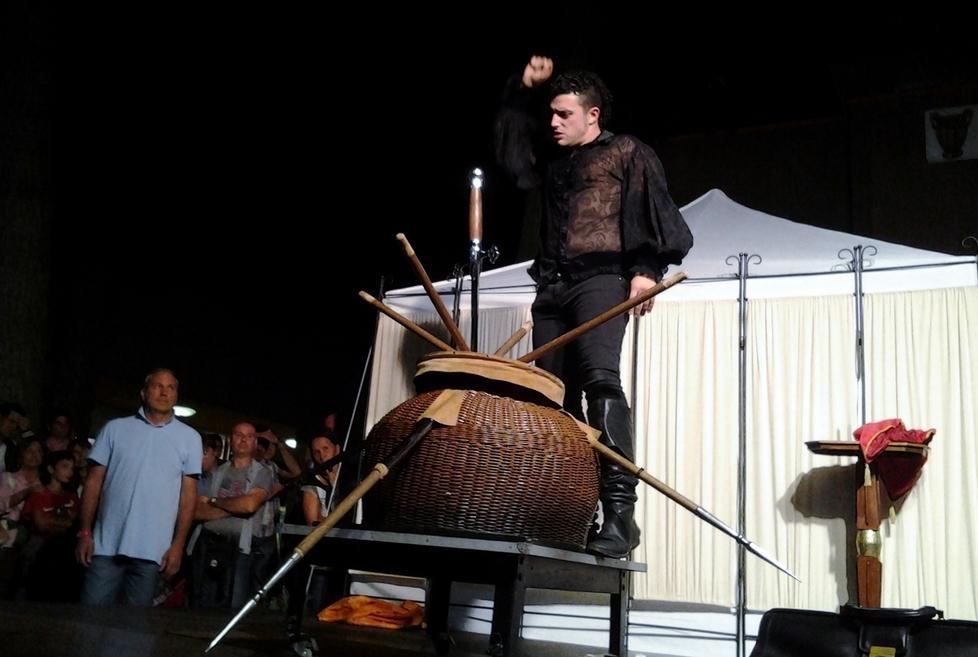 Le magie di Mattia Favaro incantano il pubblico