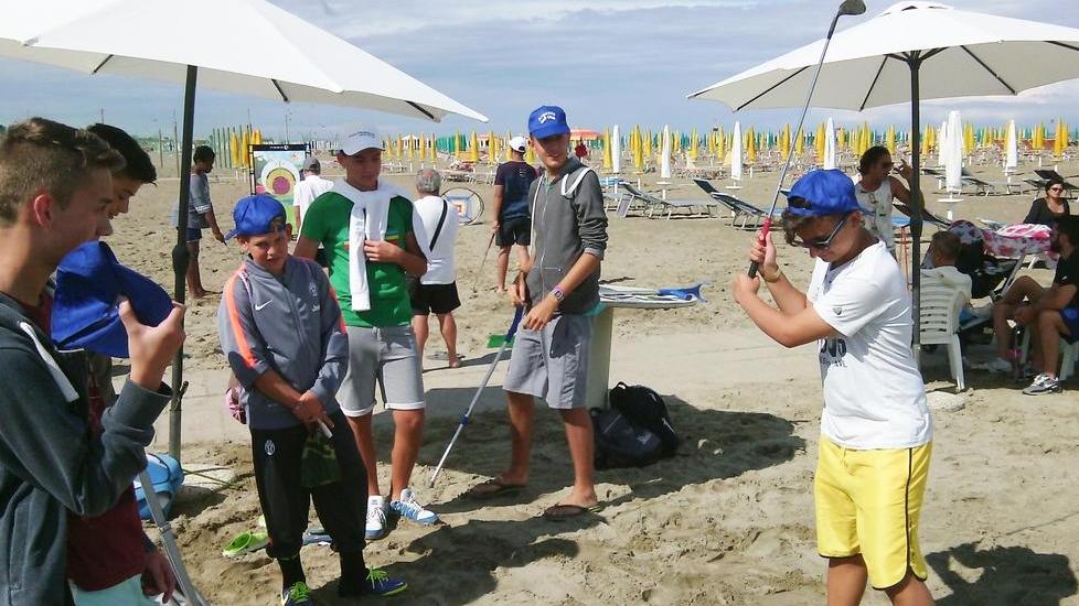 Il golf in spiaggia al Bagno Cocoà con l’Argenta Club
