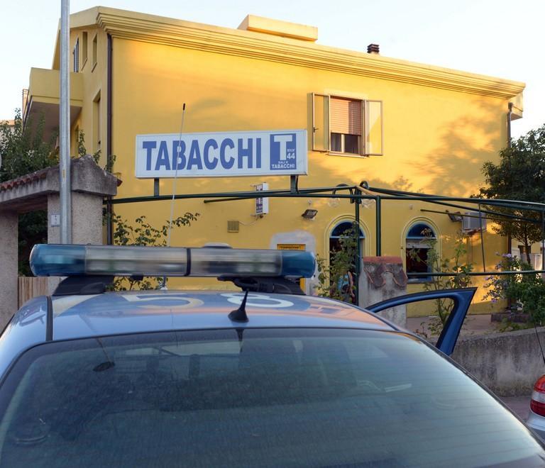 Nuoro, fallita rapina con spari in tabaccheria 