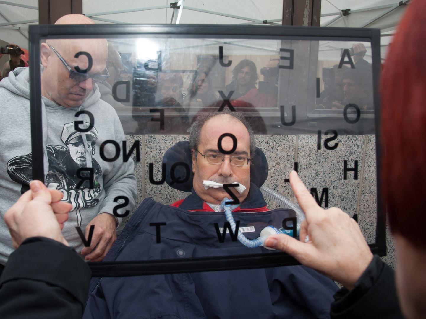 Sla, la denuncia dei malati: tante docce, ma pochi fondi 