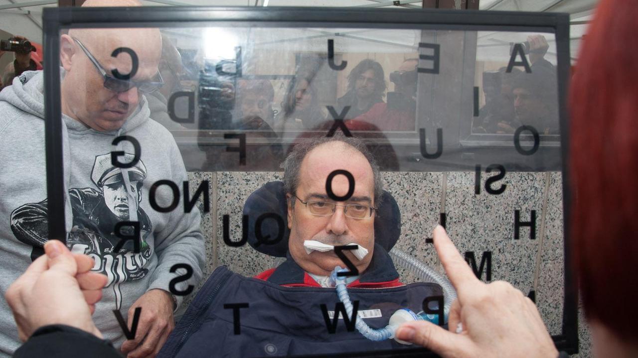 Sla, la denuncia dei malati: tante docce, ma pochi fondi