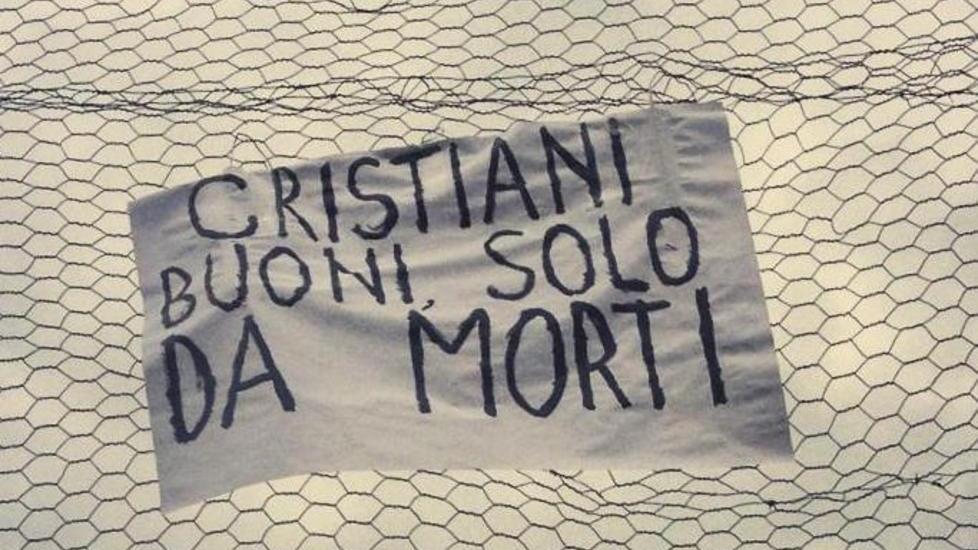 Scritte contro i cristiani La Digos in via Agosti